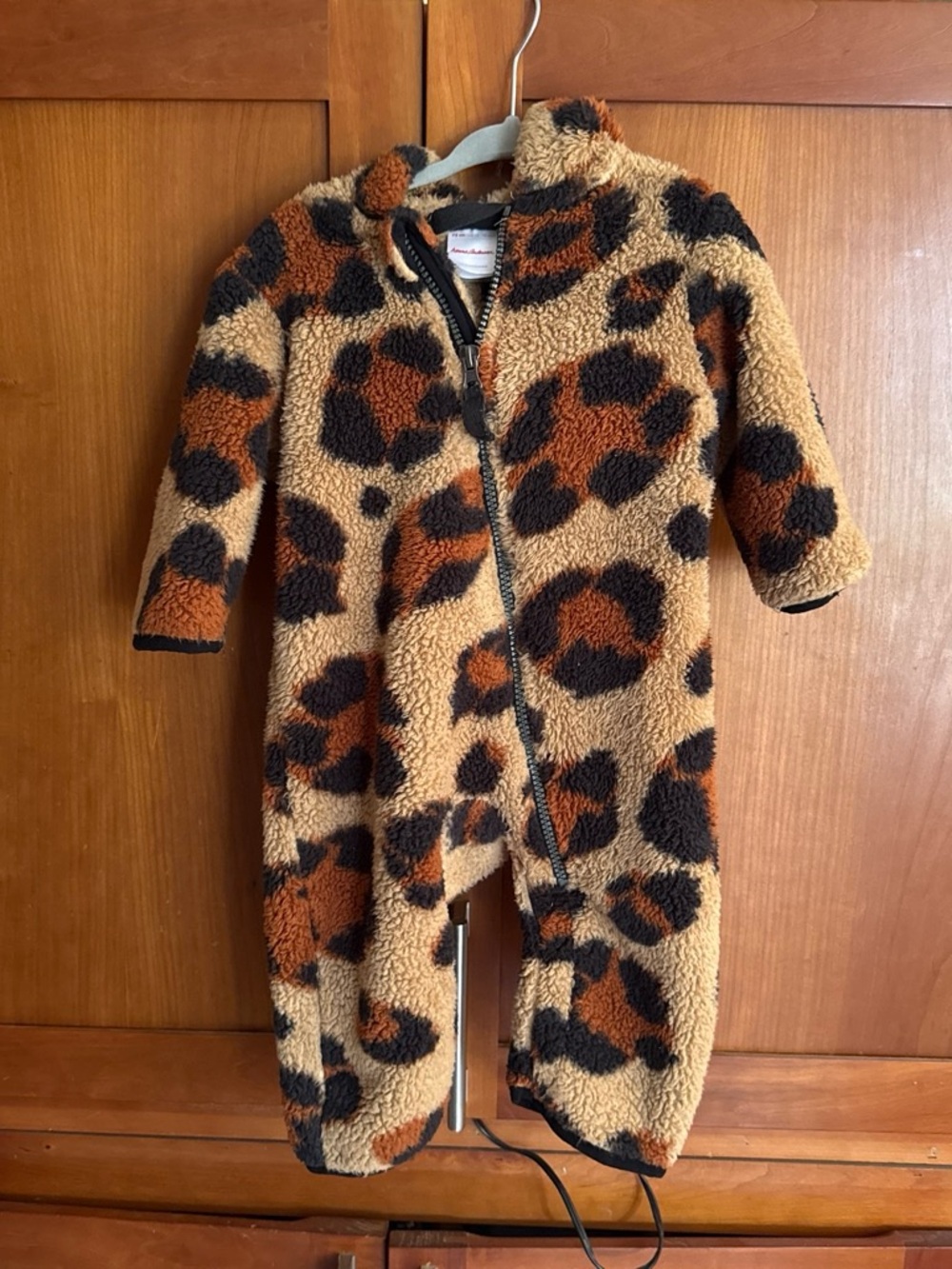 Hanna Andersson cheetah fleece suit size 18-24 month
